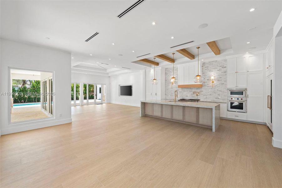 Spacious, unfurnished interior of a new home in , Pinecrest (Image 21).