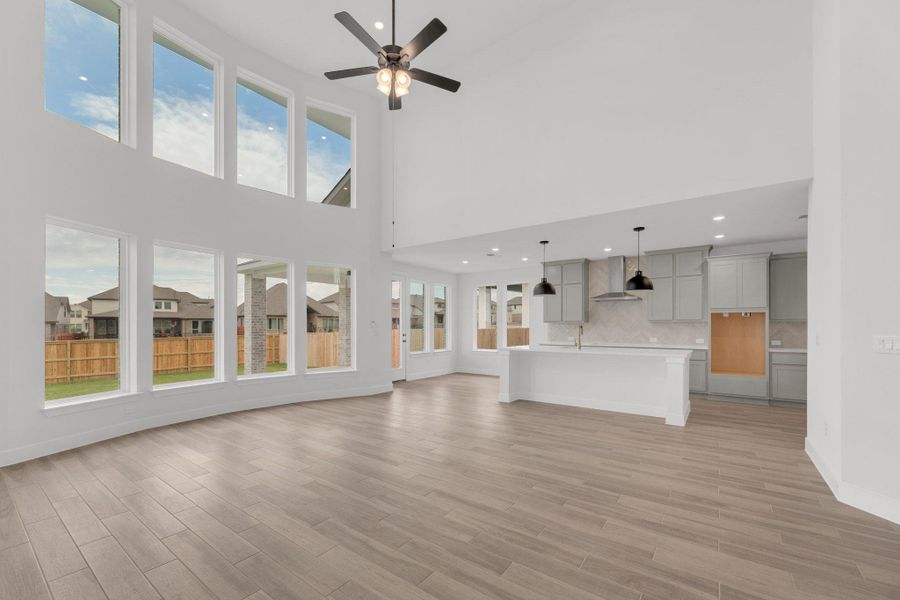 Spacious, unfurnished interior of a new home in Santa Rita Ranch, Liberty Hill (Image 31).