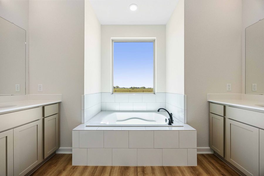 6719 Pelican Lane - Arlington - Owner's Bath
