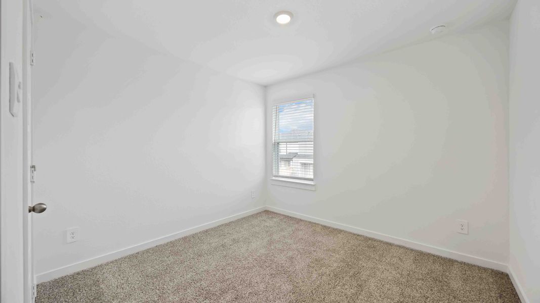 Spacious, unfurnished interior of a new home in Pinehaven, Houston (Image 7).