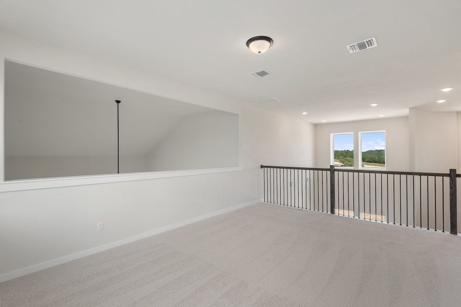 Spacious, unfurnished interior of a new home in Wolf Ranch, Georgetown (Image 39).