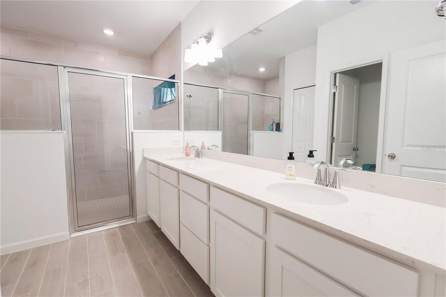 Furnished interior view inside a new home in , Dunnellon (Image 8).