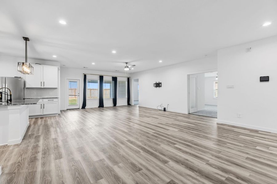 Spacious, unfurnished interior of a new home in , Fulshear (Image 18).