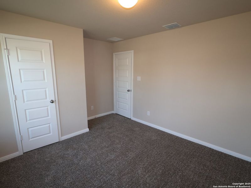 Spacious, unfurnished interior of a new home in Paloma Park, Converse (Image 16).