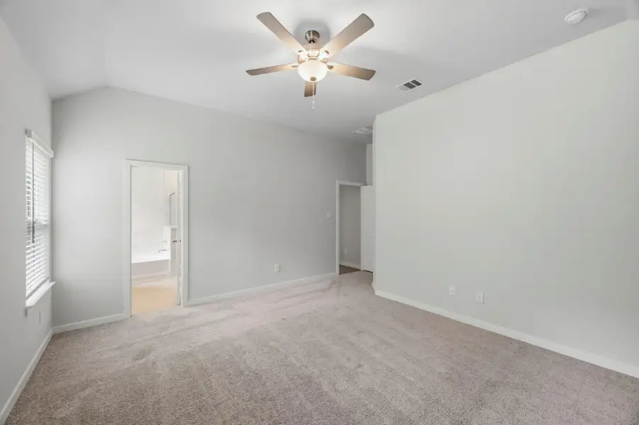 Spacious, unfurnished interior of a new home in Audubon, Magnolia (Image 24).
