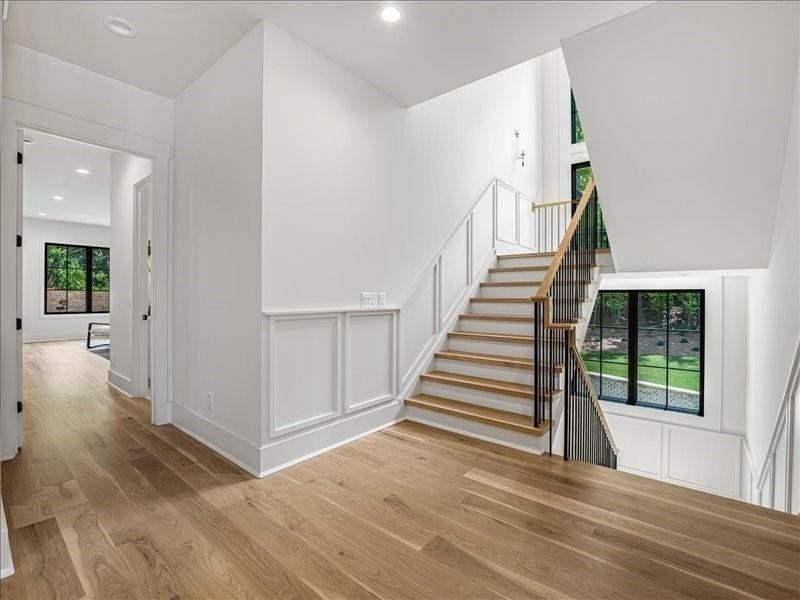 Spacious, unfurnished interior of a new home in , Alpharetta (Image 85).