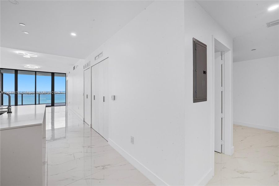 Spacious, unfurnished interior of a new home in Aria Reserve, Miami (Image 21).