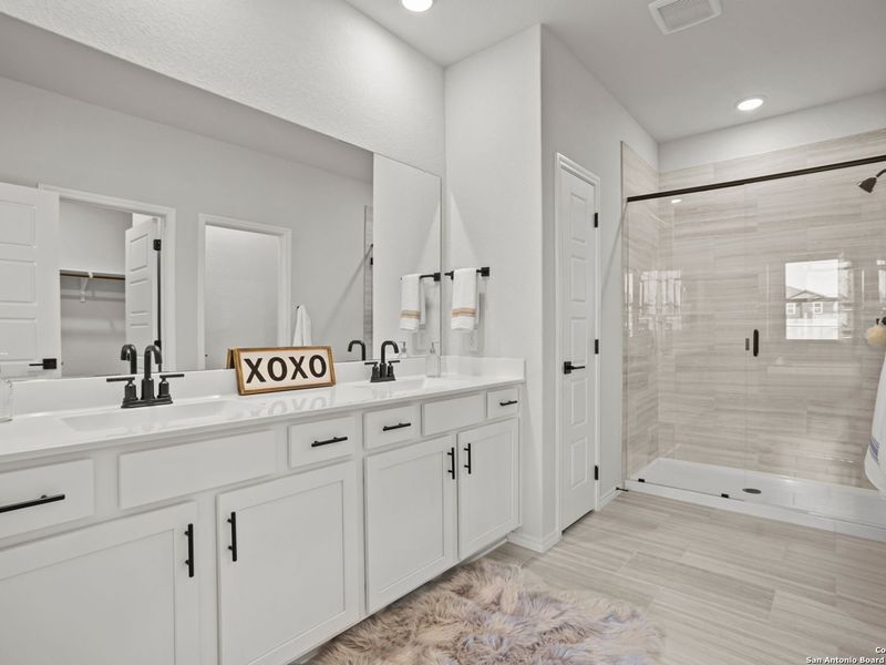 Furnished interior view inside a new home in Hannah Heights, Seguin (Image 19).