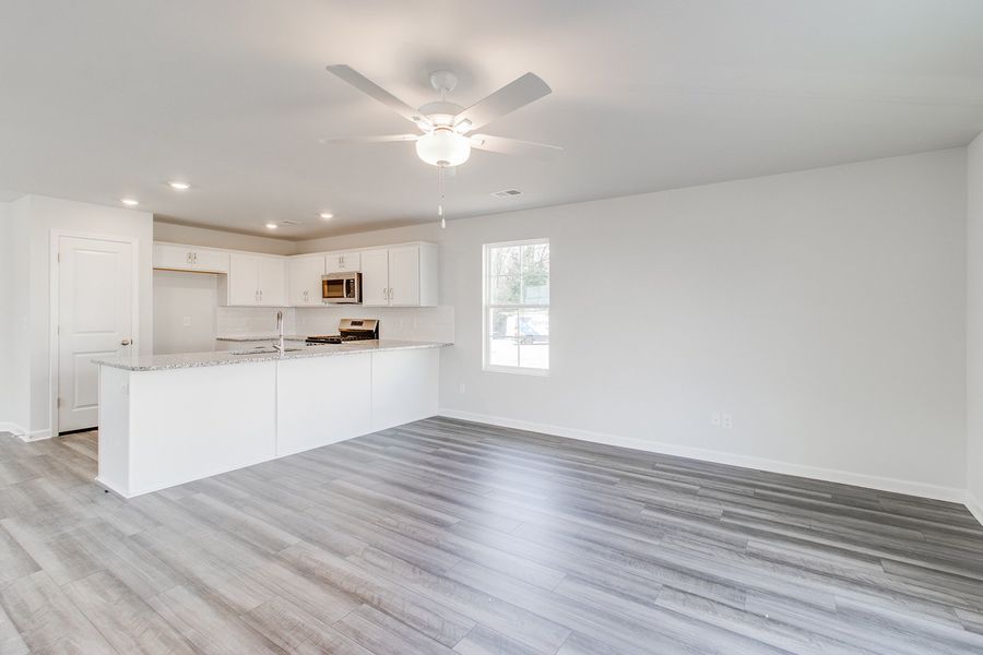 Spacious, unfurnished interior of a new home in Bluefield, Lexington (Image 20).