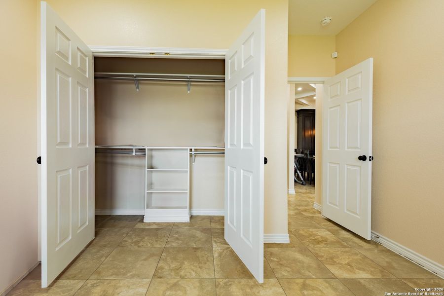 Spacious, unfurnished interior of a new home in , Uvalde (Image 21).