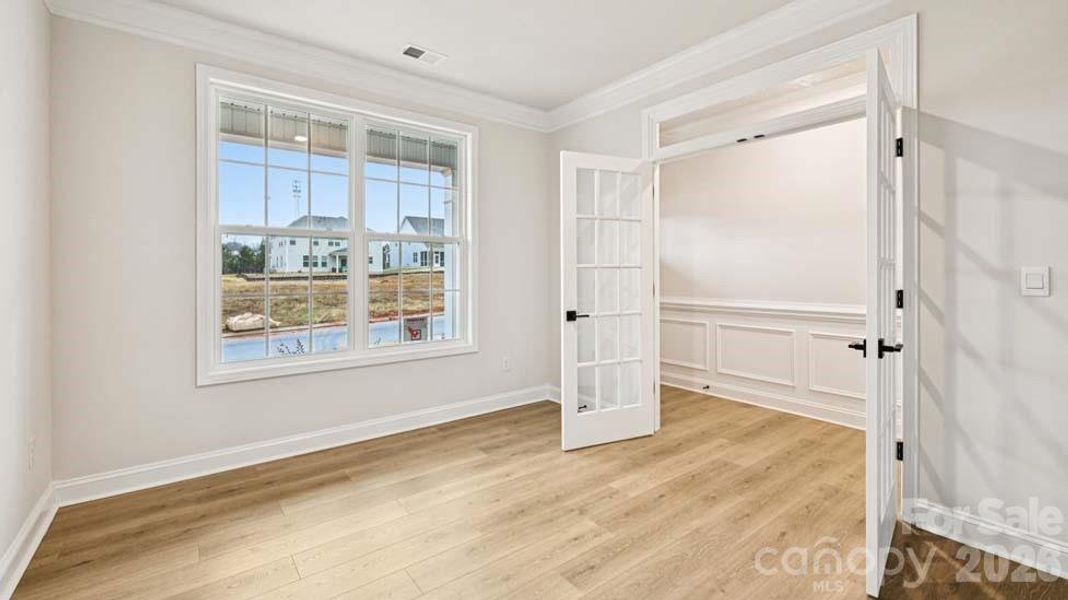 Spacious, unfurnished interior of a new home in Sylvan Creek, Denver (Image 29).