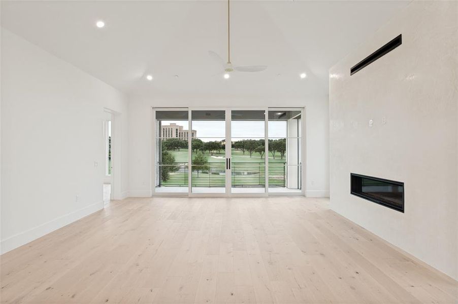 The upstairs corner, penthouse location have vaulted 13 foot ceilings