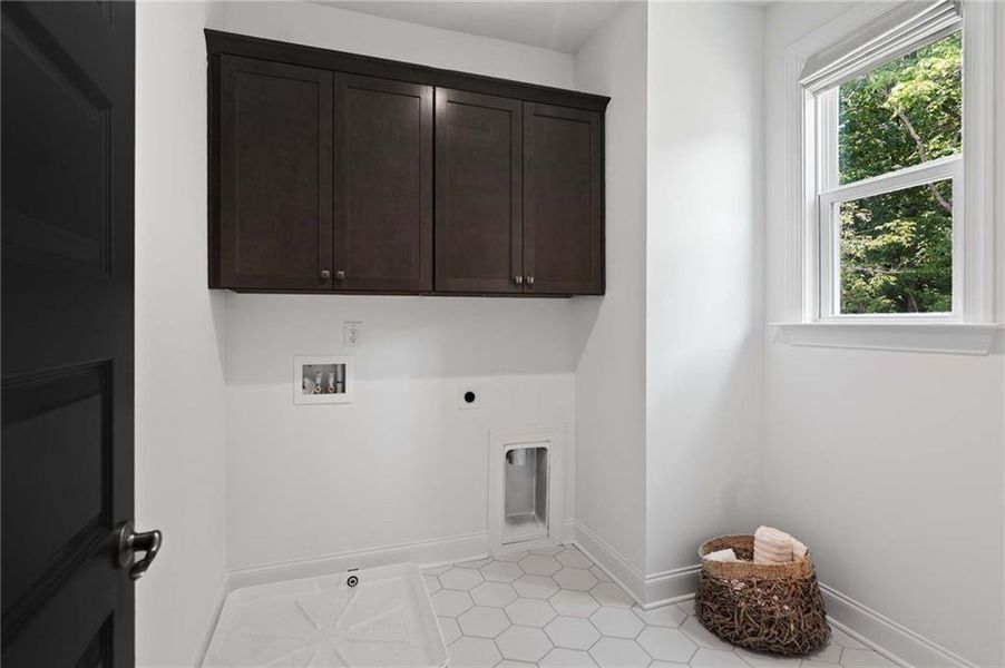 Spacious, unfurnished interior of a new home in East Harbor II at Chestatee, Dawsonville (Image 19).