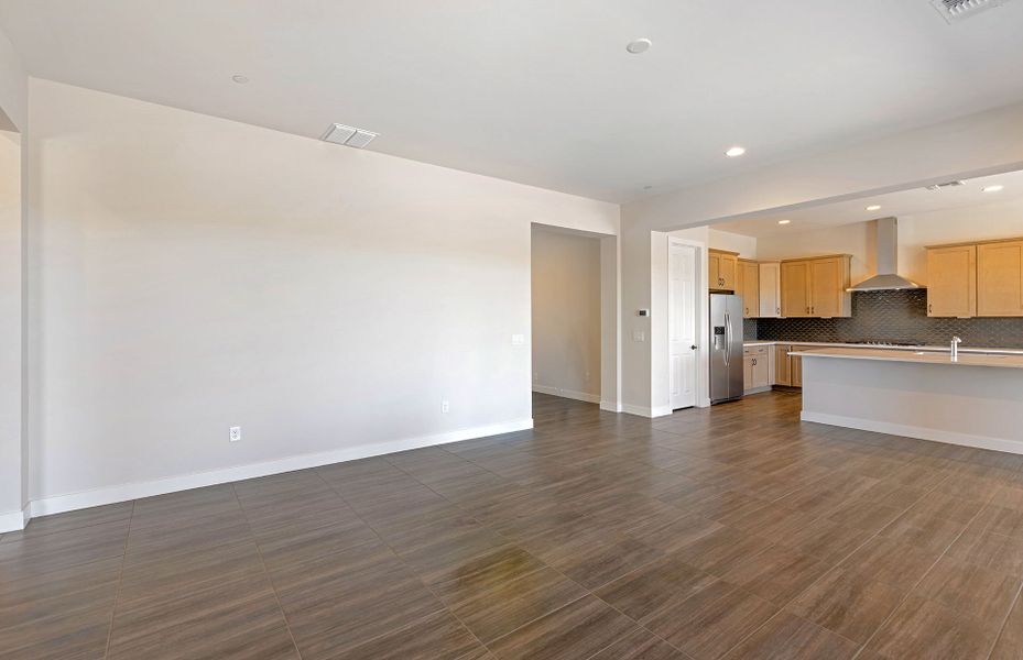Spacious, unfurnished interior of a new home in Vistoso Canyon Estates, Oro Valley (Image 18). Spacious, unfurnished interior of a new home in Vistoso Canyon Estates, Oro Valley (Image 18).