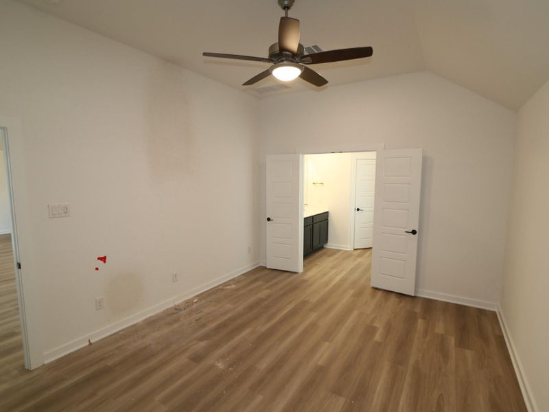 Spacious, unfurnished interior of a new home in Miller's Pond, Rosenberg (Image 8).