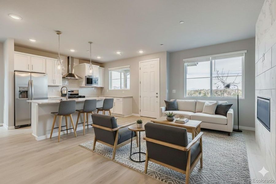 Virutally Staged : living / dining area