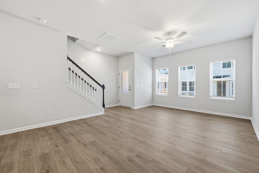 Spacious, unfurnished interior of a new home in Lakeview Village, Charlotte (Image 16).