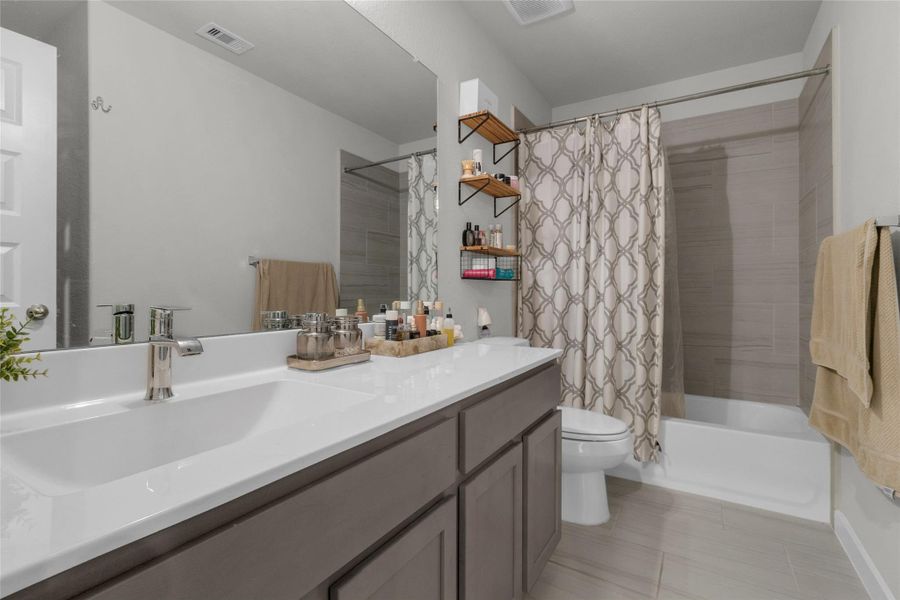 Furnished interior view inside a new home in Fairpark Village, Rosenberg (Image 31).