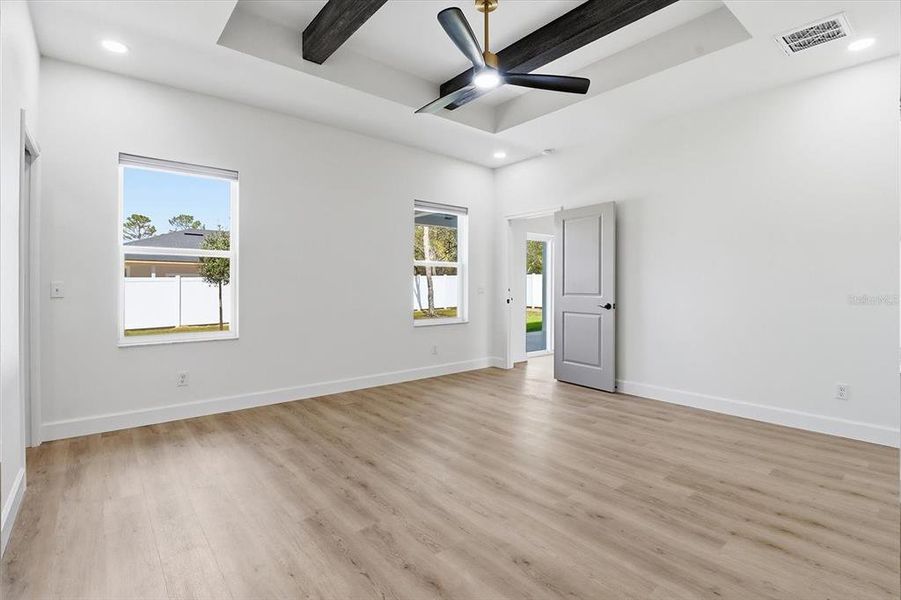 Spacious, unfurnished interior of a new home in , Citrus Springs (Image 16).