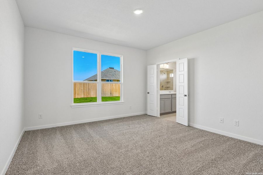 Spacious, unfurnished interior of a new home in Arroyo Ranch, Seguin (Image 28).