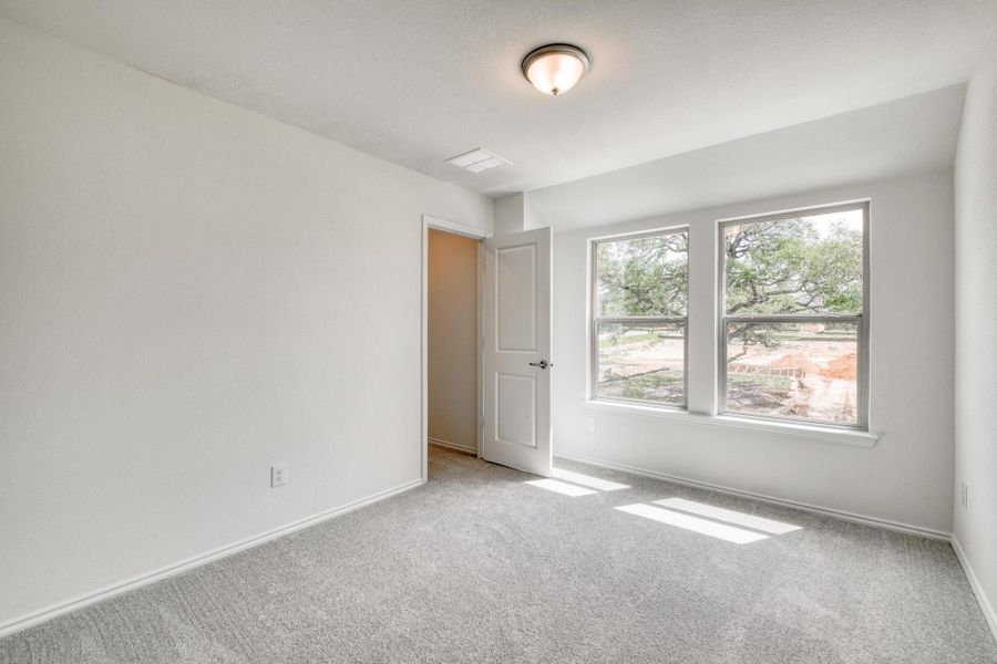 Spacious, unfurnished interior of a new home in River Bluff, Leander (Image 19).