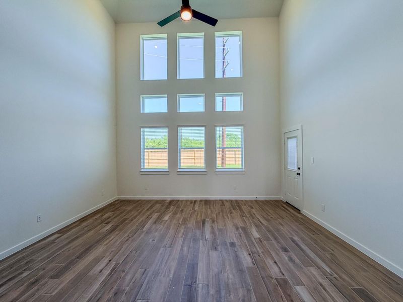 Spacious, unfurnished interior of a new home in Foxtail Palms, Manvel (Image 16).