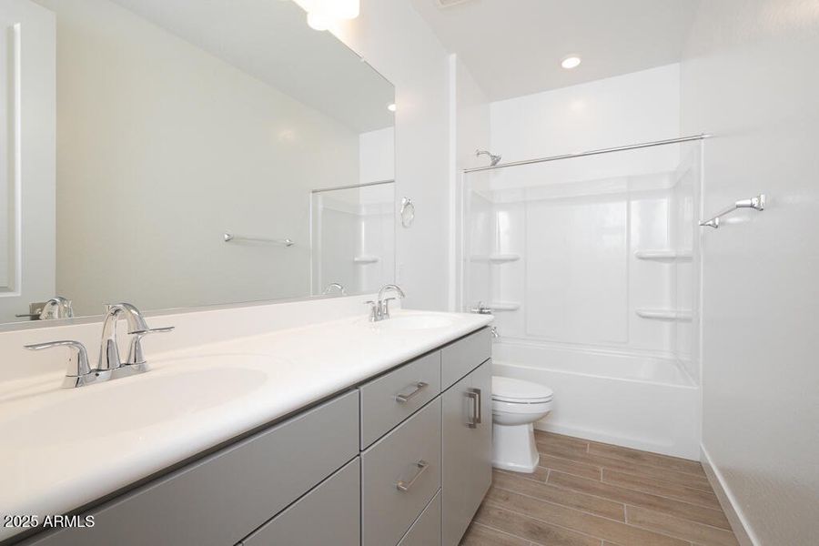 Tri Pointe Terraza 140 - Bathroom 2-1MLS Tri Pointe Terraza 140 - Bathroom 2-1MLS