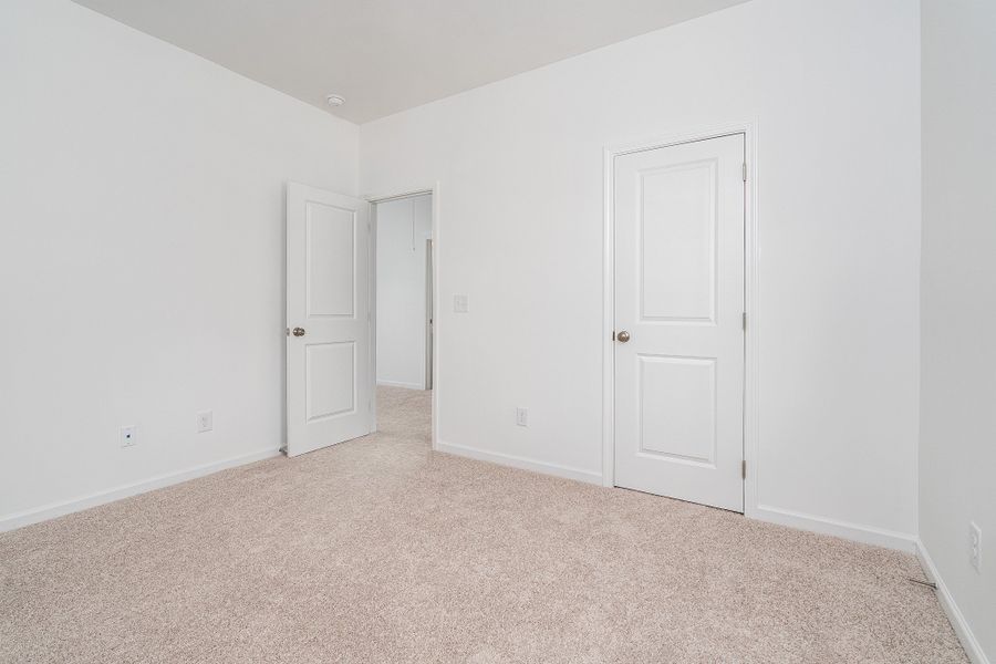 Spacious, unfurnished interior of a new home in Ridgewood, Shelbyville (Image 13).