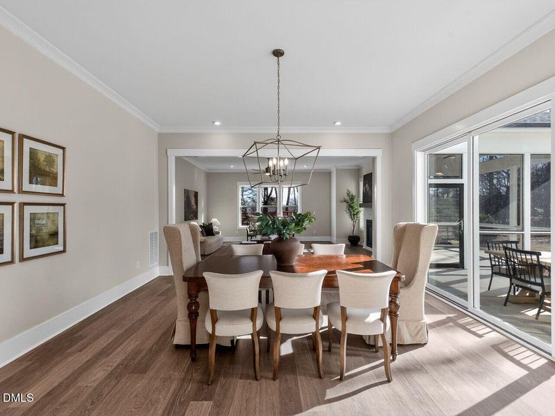 016-1280x960-dining-room