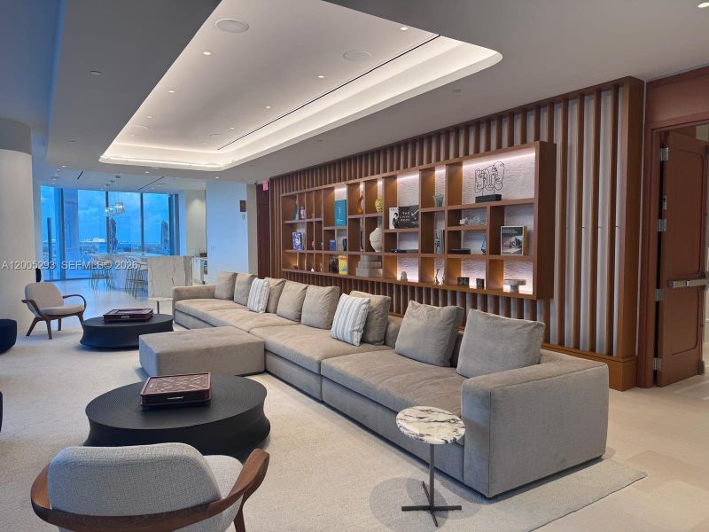 Community amenities in , Miami (Image 10).