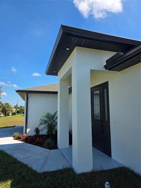Exterior details and patio area of a home in , North Port (Image 30).