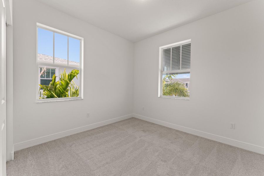 Spacious, unfurnished interior of a new home in Avila, Jensen Beach (Image 9).