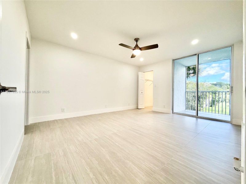 Spacious, unfurnished interior of a new home in , Lauderdale Lakes (Image 31).