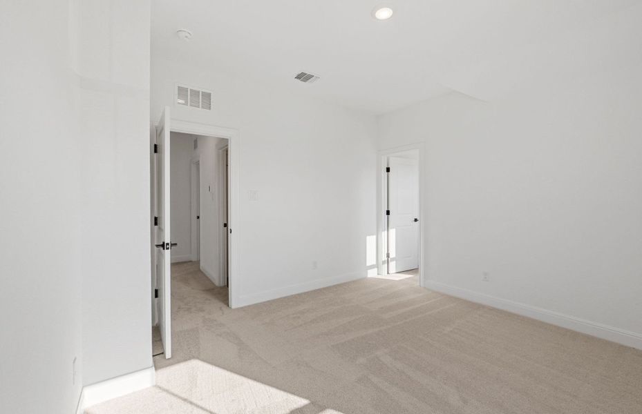 Spacious, unfurnished interior of a new home in Horizon Lake, Leander (Image 58).