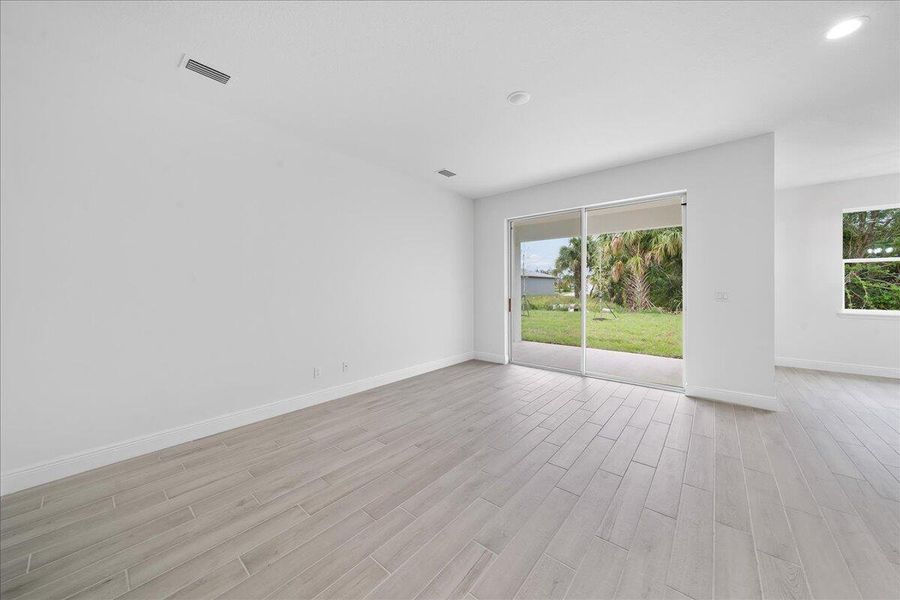 Spacious, unfurnished interior of a new home in , Fort Pierce (Image 29).