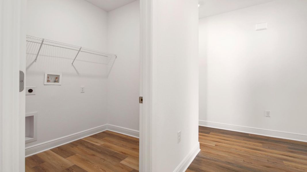 Spacious, unfurnished interior of a new home in Bayside at Ward Creek, Panama City Beach (Image 29).