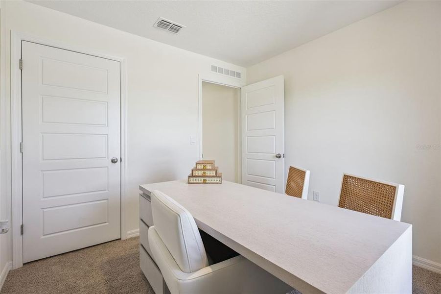 Furnished interior view inside a new home in Magnolia Pointe, Umatilla (Image 13).