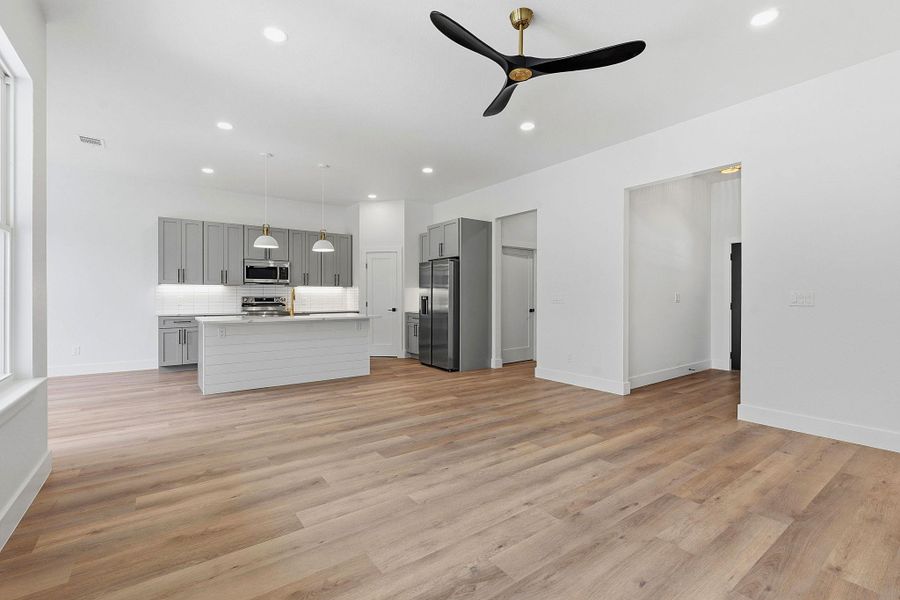 Spacious, unfurnished interior of a new home in , Wimberley (Image 23).