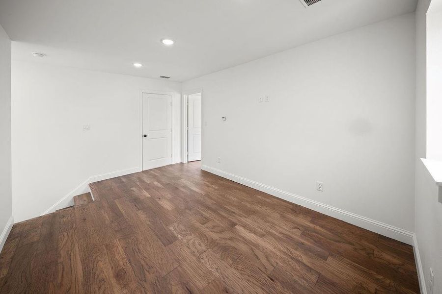 Spacious, unfurnished interior of a new home in , Tyler (Image 31).