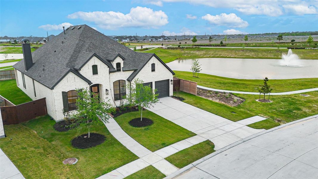 Aerial view of the home and beautiful photo of the lake & fountain. Nice!! Aerial view of the home and beautiful photo of the lake & fountain. Nice!!