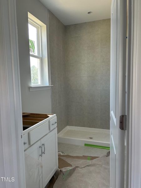 Furnished interior view inside a new home in Tobacco Road, Angier (Image 73).