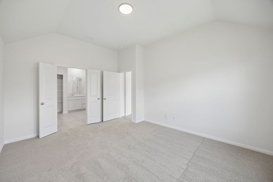 Spacious, unfurnished interior of a new home in Riviera Pines, Huffman (Image 24).