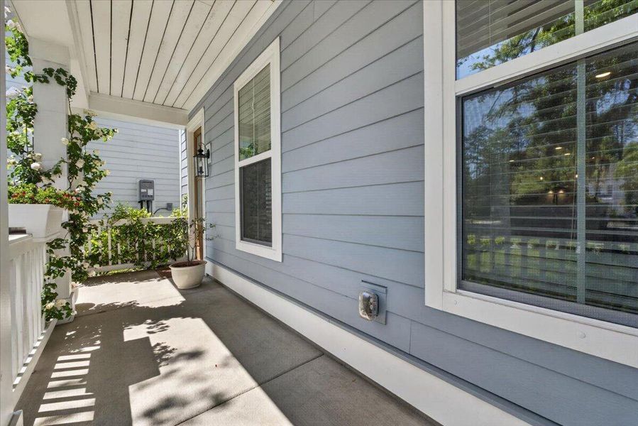 Exterior details and patio area of a home in Oak Bluff, Charleston (Image 35).
