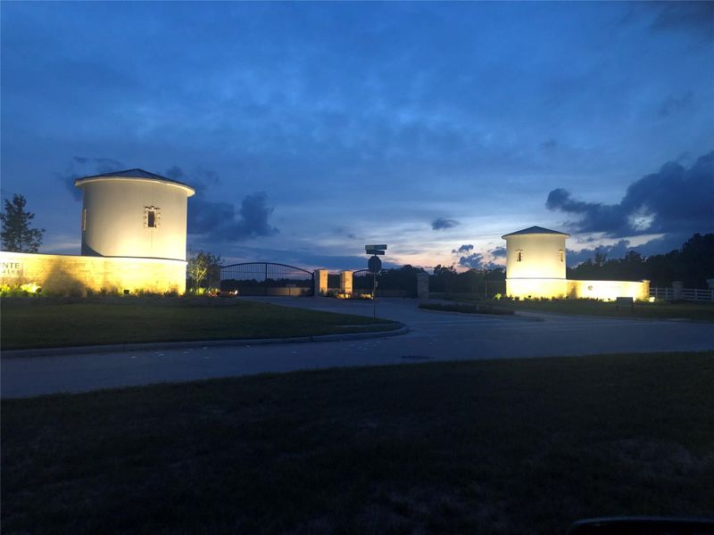 Image 5 of a home in Tealpointe Lake Estates.