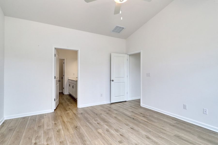 Spacious, unfurnished interior of a new home in Garden Grove, Conway (Image 20).