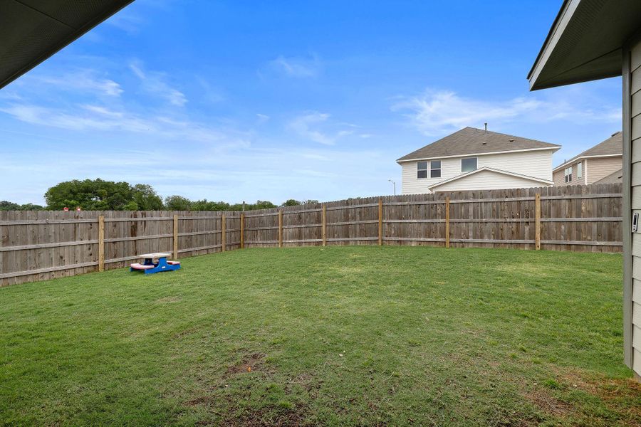 Exterior details and patio area of a home in Rolling Glen, Hutto (Image 3).