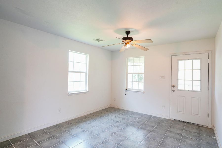 Spacious, unfurnished interior of a new home in , Houston (Image 6).