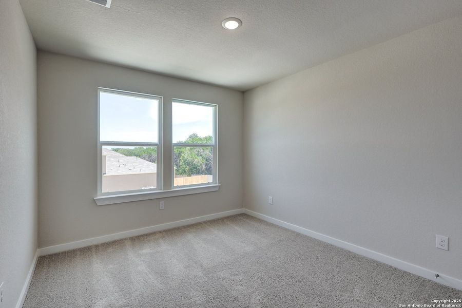 Spacious, unfurnished interior of a new home in Rosemont Hill, San Antonio (Image 9).