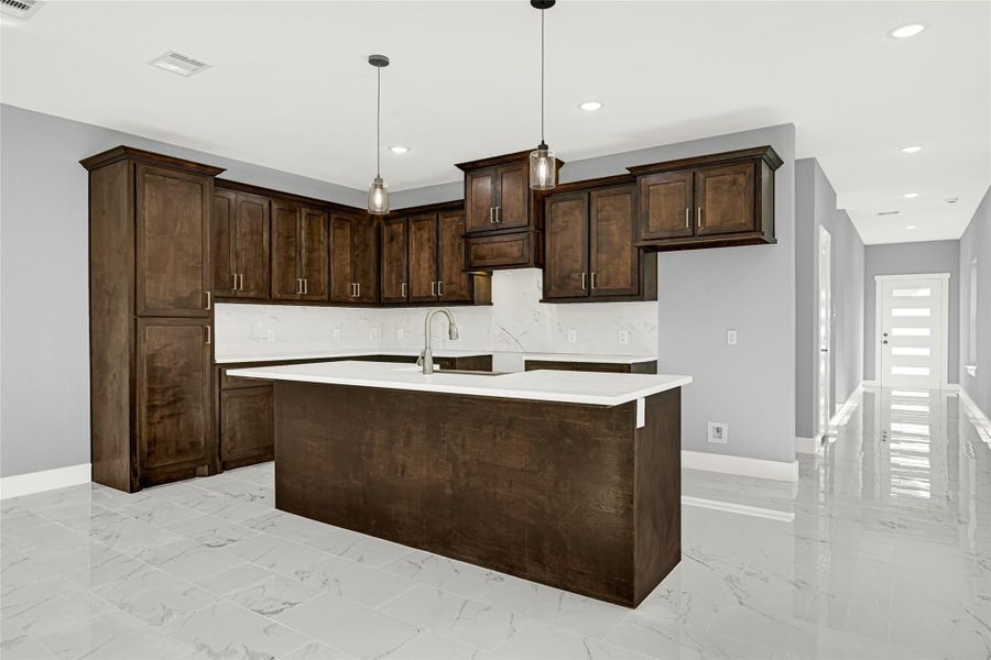 Huge Kitchen ready to be use