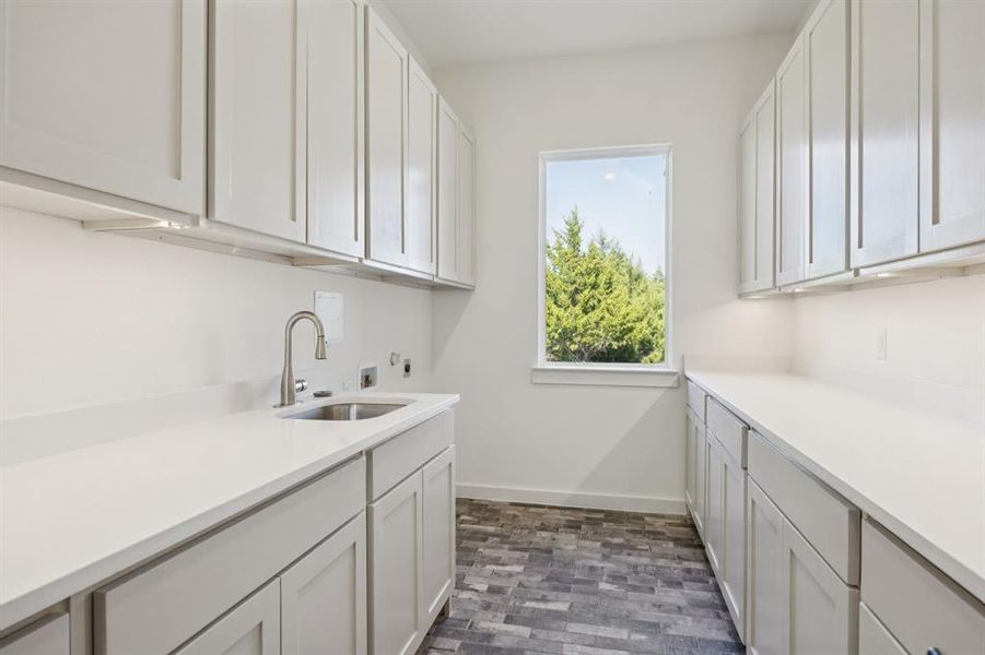Furnished interior view inside a new home in , Waxahachie (Image 8).